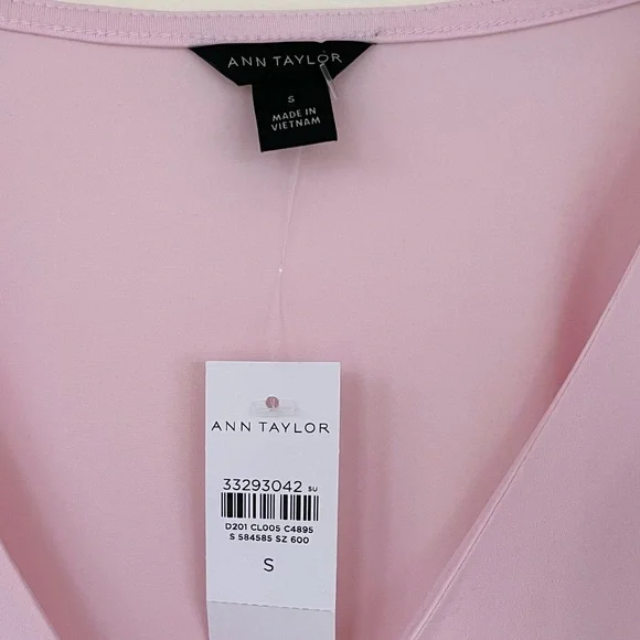 NWT Ann Taylor Short Sleeve V-Neck Shell Blouse Top Classic Light Pink S Small - Picture 5 of 5